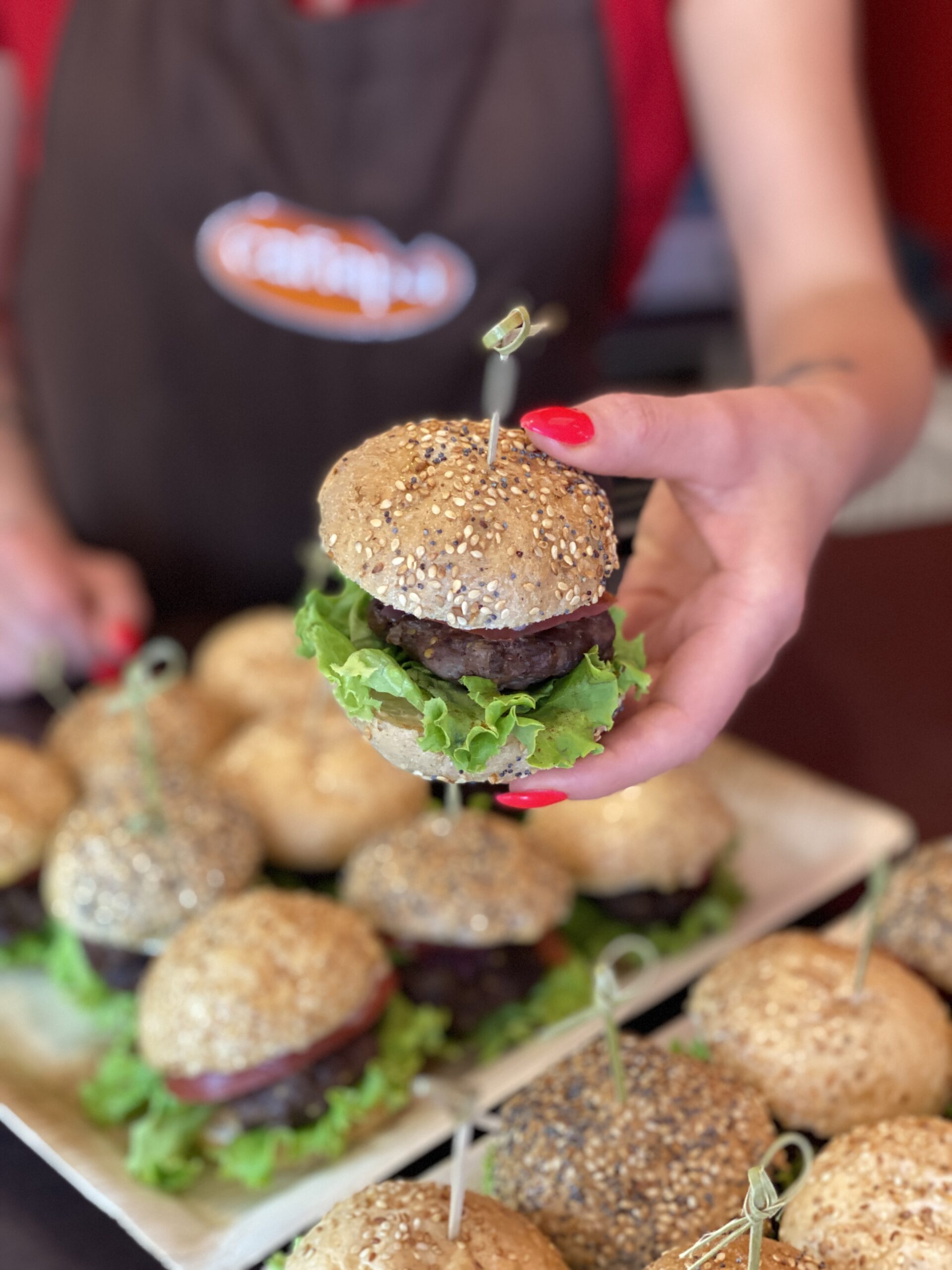 Dlaczego warto wybrać przekąski finger-food na swoją imprezę?